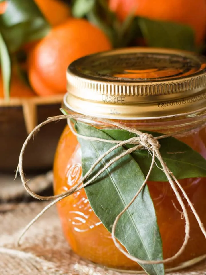 mandarin marmalade in a jar
