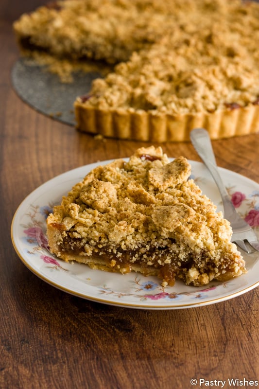 fig crumble tart on a plate and in background
