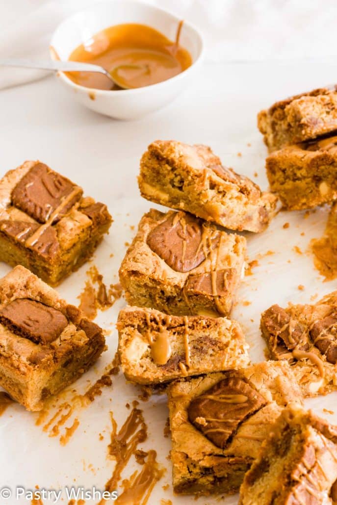 biscoff blondie squares with melted biscoff spread in the background