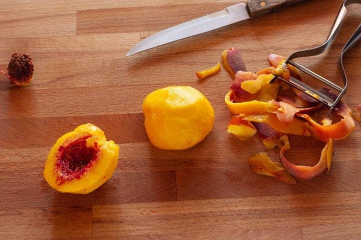 Crumble Top Peach Pie - Pastry Wishes